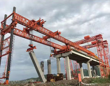 國(guó)產(chǎn)架橋機(jī)